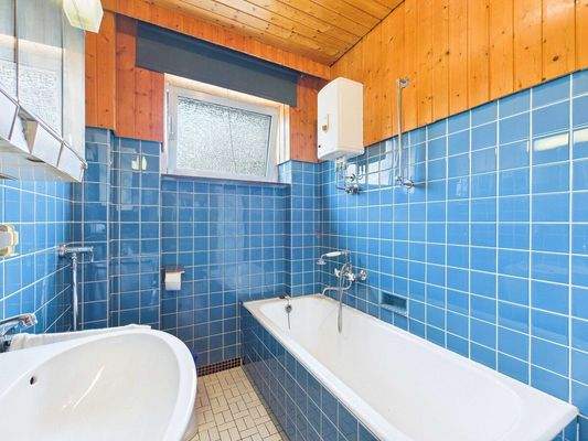 Ein-/Zweifamilienhaus mit Werkstatt in SB-Ensheim