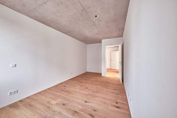 Schlafzimmer mit Blick zum Flur - HERDERGÄRTEN 3.3.4