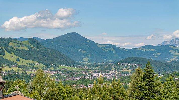 KITZIMMO-Baugrundstück mit Altbestand in Toplage auf der Bichlalm - Immobilien Kitzbühel.