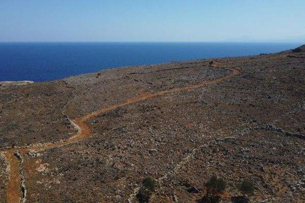 Kreta, Kokkino Chorio: Grundstück in ruhige Lage mit majestätischer Aussicht zu verkaufen