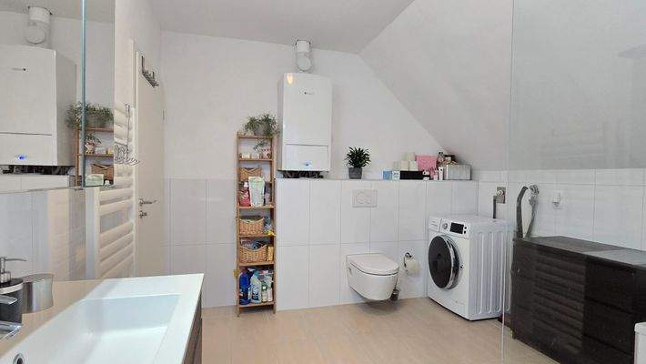 Platz für Waschmaschine und Trockner