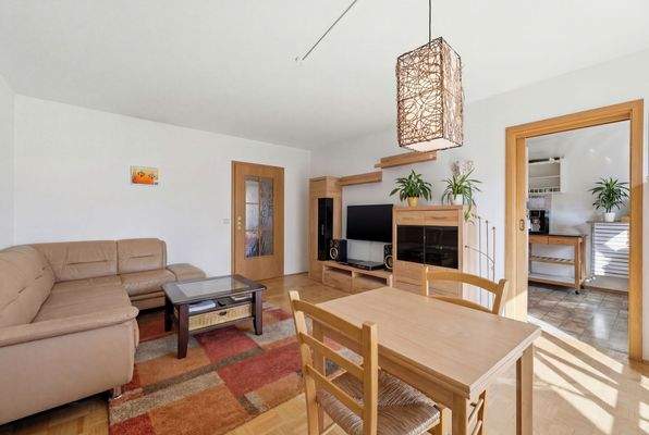 Wohnraum mit Anschluss zur Küche