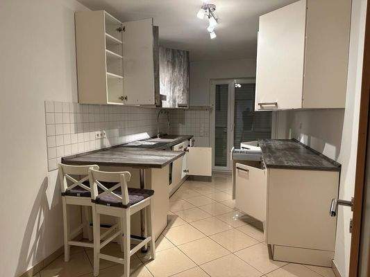 Traumhafte, frisch renovierte Wohnung mit Balkon und eigenem Stellplatz in bester Lage.