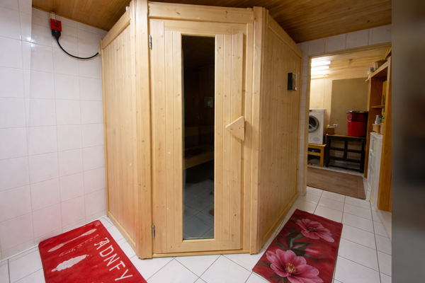 e6dd7734-06e0-4b22-946a-3b577a3c8253