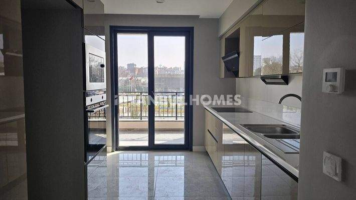 Apartments in a Secure Complex with Pool in Kartal Istanbul