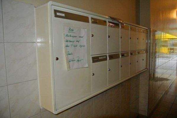 Briefkästen im Hausflur