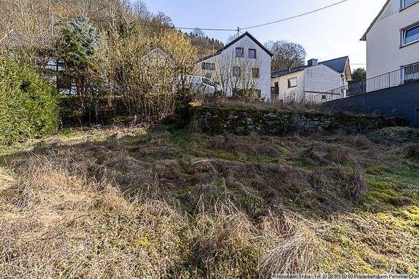 Blick zur Straßenfront