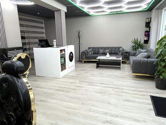 Laden im Erdgeschoss Ansicht I