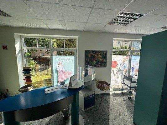 Ansicht 2 Laden mit Blick auf den Gartenzugang.jpg