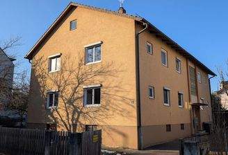 Hausfront von der Straße