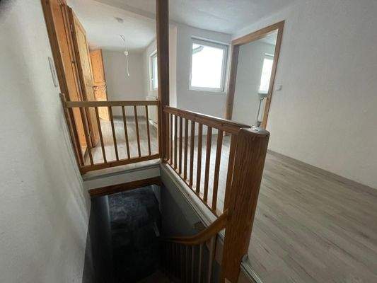 Treppe ins Obergeschoss.jpg