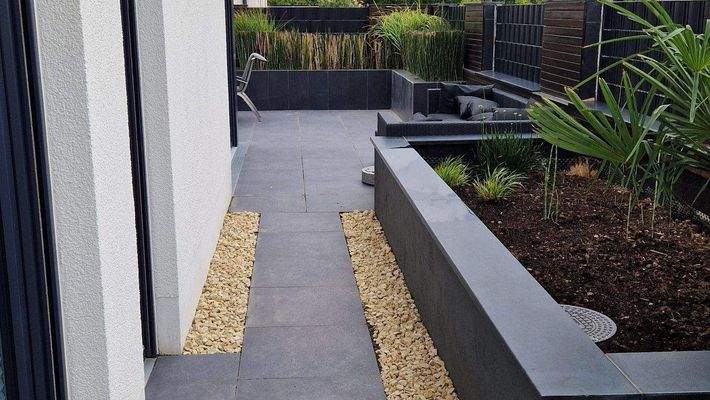 Hochbeet Vorgarten.jpg