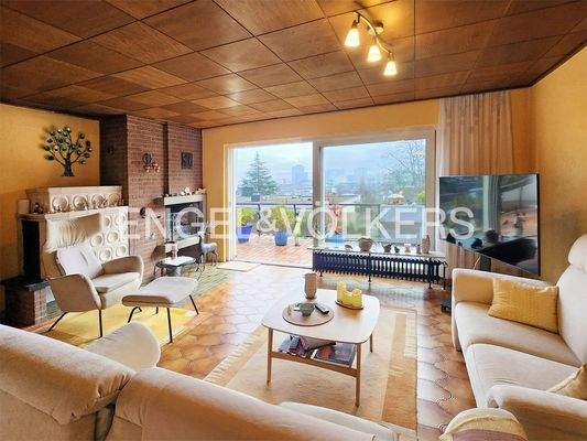 Wohnzimmer im EG mit Balkonzugang