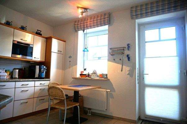 Küche und Zugang von Parkplatz