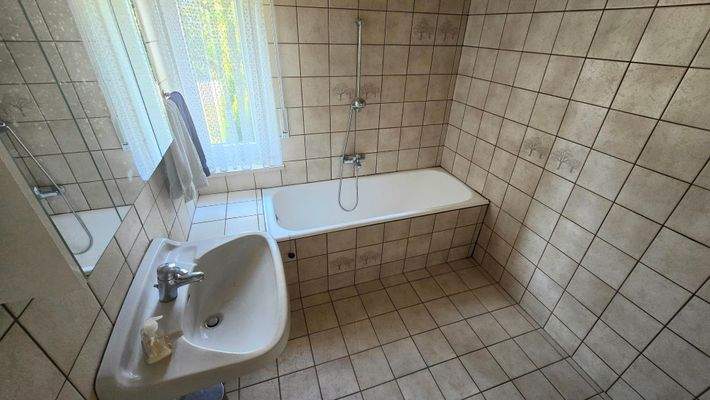 13_Badezimmer Erdgeschoss.jpg