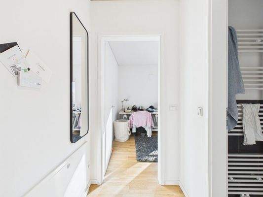 CAM04305G0-PR0029-STILL001