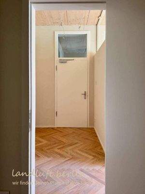 Blick aus dem HWR auf den Eingang der Wohnung.jpg