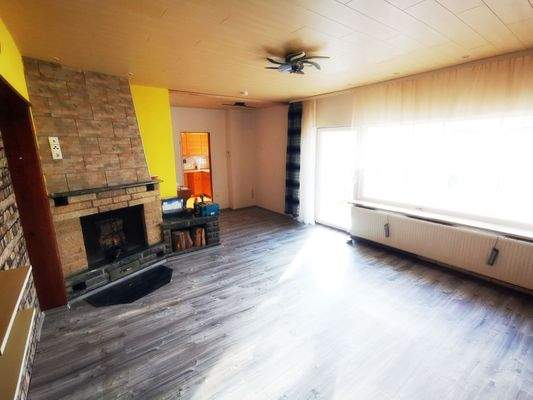 1055-12 Wohnzimmer Kamin.jpg