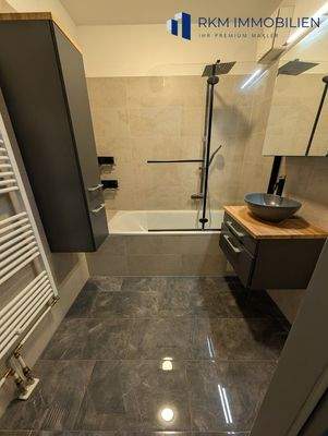 Badezimmer mit Badewanne