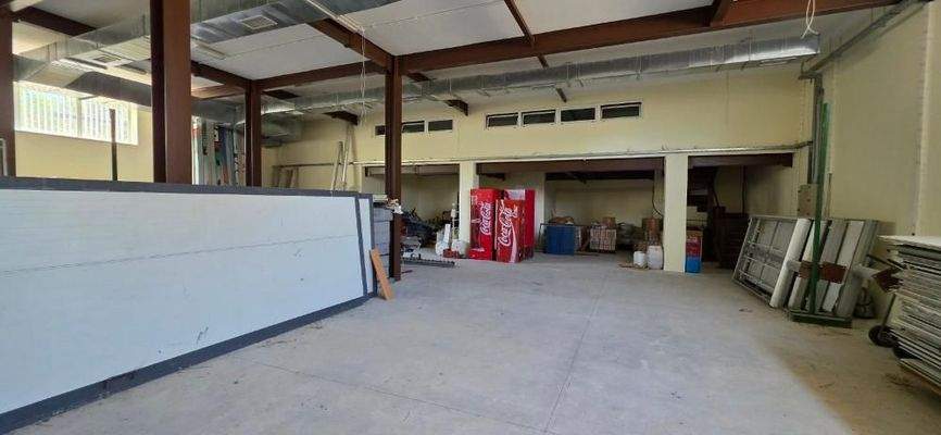 Kreta, Gournes: Wohn- und Geschäftsimmobilie im Rohbau zu verkaufen