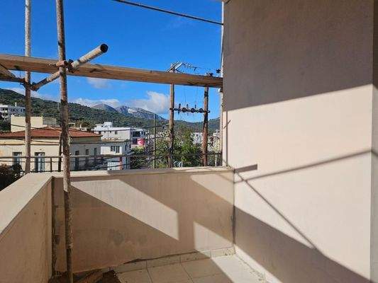 Kreta, Neapoli: Geräumige Wohnung zu verkaufen