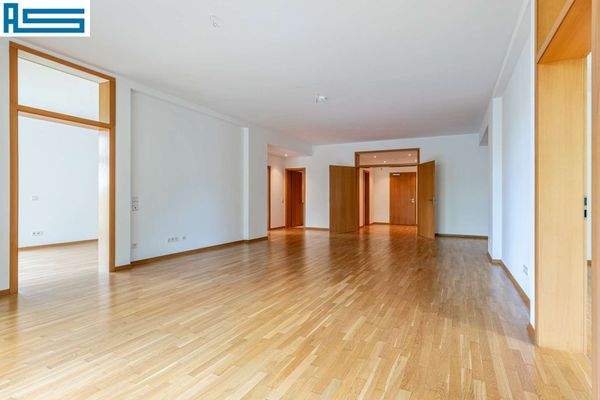 Wohnzimmer - Blick zum Eingang