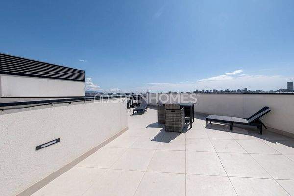 Properties in a Complex with Swimming Pool in Barcelona Andreu