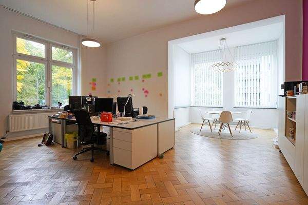 Großes Büro im EG