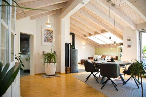 Blick in den offenen Wohn-Essbereich.jpg