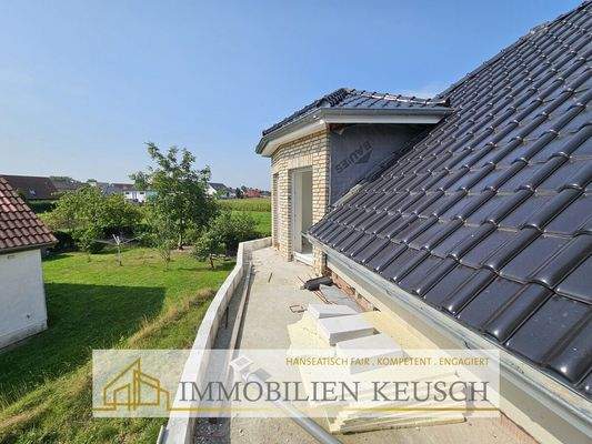 Balkon OG vorne über die gesamte Breite