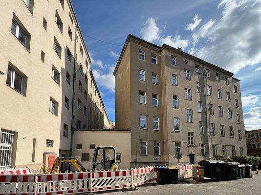 Rückseite mit Hinterhaus