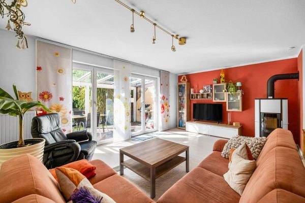 Wohnbereich mit Zugang zur Terrasse