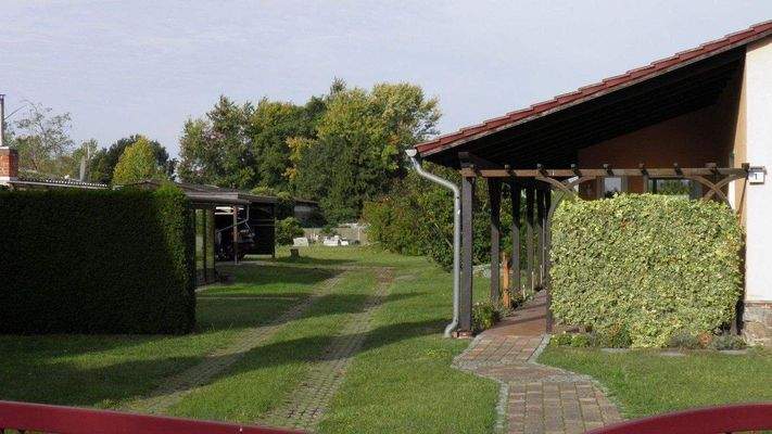 Teilansicht Hoffläche , tlw. befestigt 