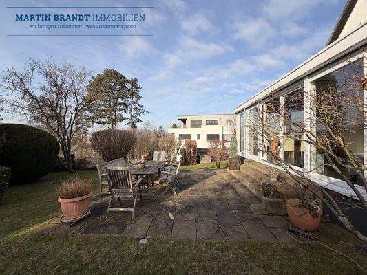 Gartenterrasse vor dem Wintergarten