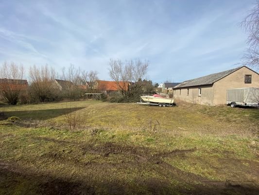 Sicht von zufahrt aus plus Garagen