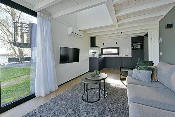 Luxus 4-Personen-Ferienhaus direkt am Wasser im Roompot Lakeside Resort Brielle mit 2 Schlafzimmern und 2 ensuite Badezimmern035