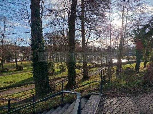 Park direkt gegenüber