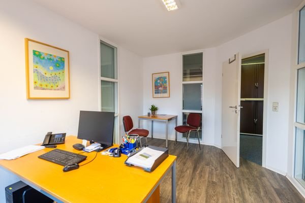 Büro 8