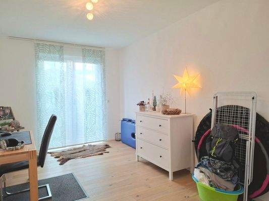 Kinder-/Arbeitszimmer