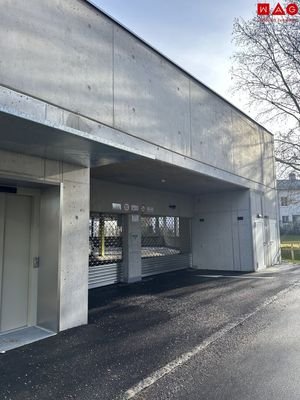 Einfahrtstor Parkhaus
