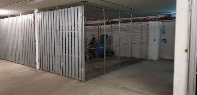 Tiefgarage mit abschließbaren Boxen