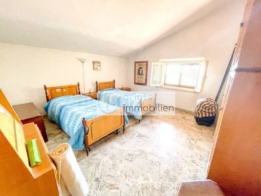 Schlafen 2, 1. Etage