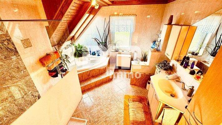 WE3 - 2.OG / DG Badezimmer / Wanne / Dusche