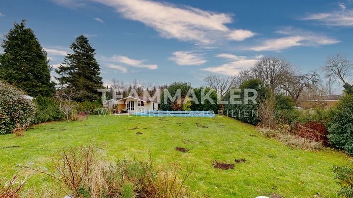 Pool und Gartenhaus