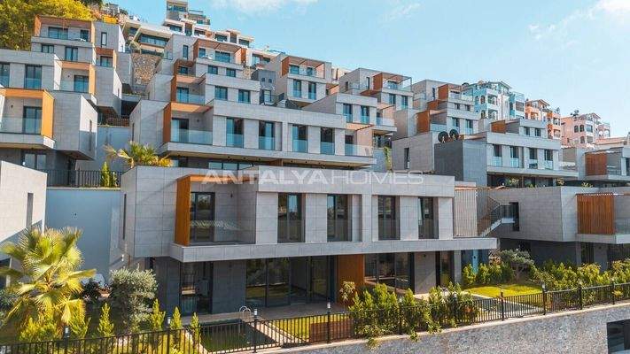 Luxe Detached Houses Within Walking Distance of the Sea in Alanya