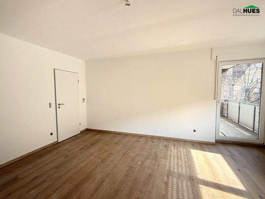 Wohnzimmer mit Zugang zur Loggia