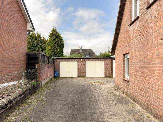 Zufahrt zu den Garagen