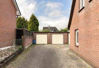 Zufahrt zu den Garagen