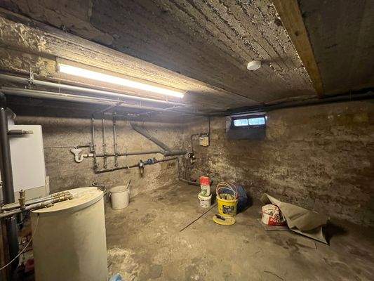 Heizraum mit Gas- und Wasseranschluß