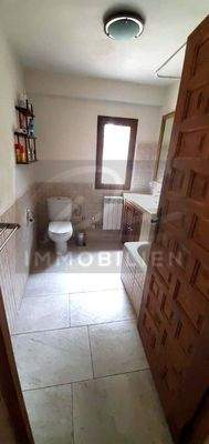 Badezimmer mit Badewanne 